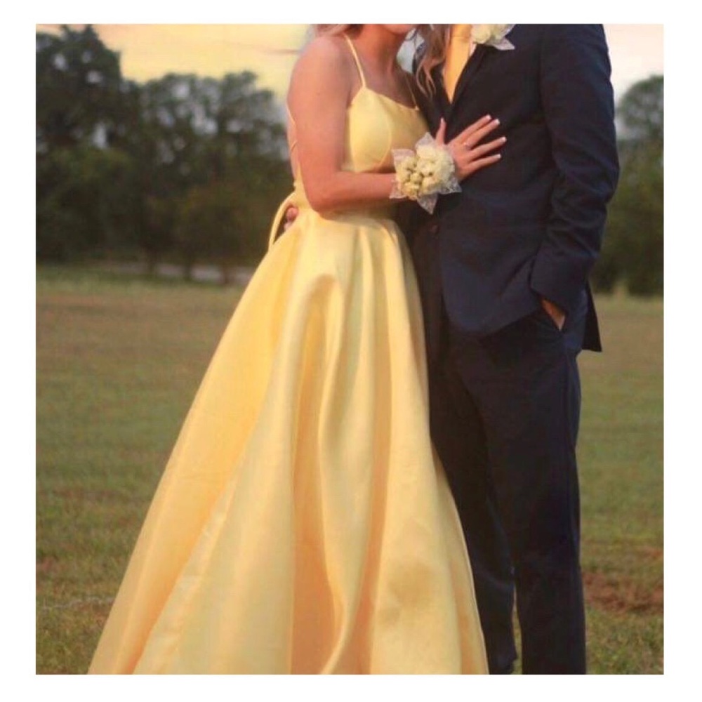 YELLOW PROM DRESS💛⭐️